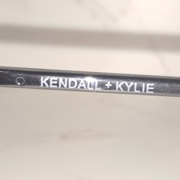 🔥🔥⚡️⚡️ MOVING SALE NEW Kendall & Kylie Black Cat Eye Women’s Sunglasses - Picture 4 of 5